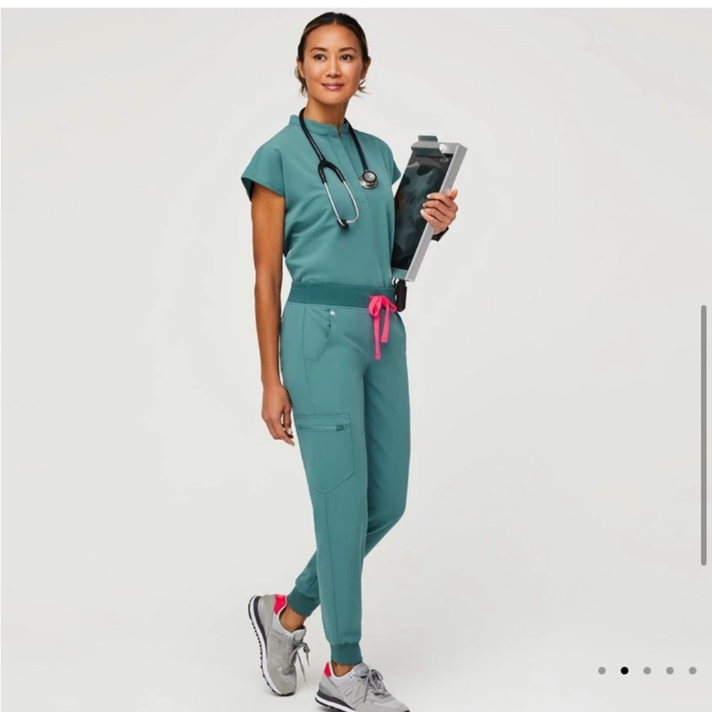 NWT💫FIGS Hydrogreen Jogger and Rafaela Mandarin Scrub Set